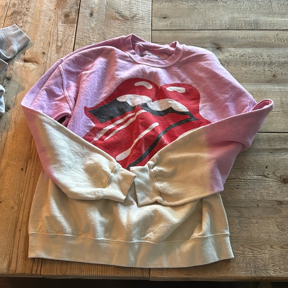 Rolling Stones sweater pink and yellow